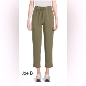 Joe B Women's Juniors Med Paperbag Waist Cargo Style Tapered Leg Pant in olive